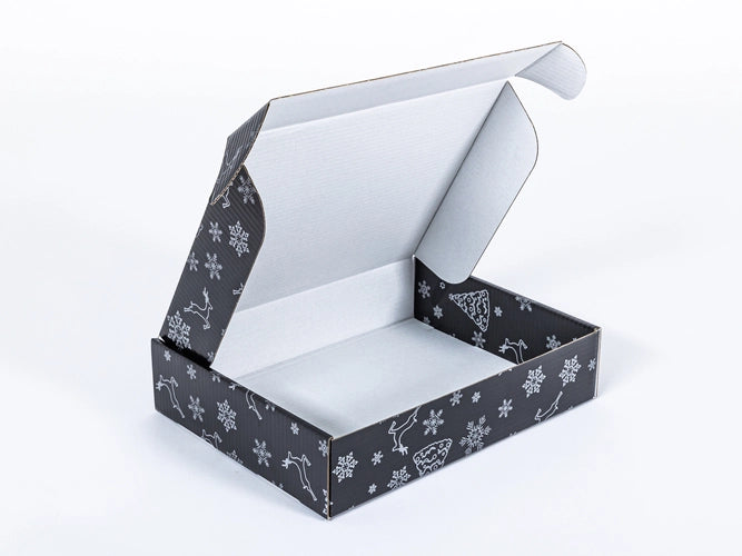 kerst verzenddoos, zwart met zilveren sneeuwvlokken en rendieren, 400x300x90mm, enkelgolf B, 460g/m2,