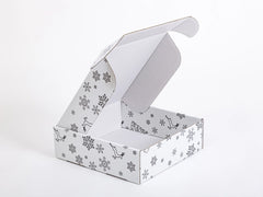 kerst verzenddoos, wit, met zwarte sneeuwvlokken en rendieren, 320x320x100mm, enkelgolf B, 490g/m2,