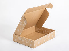kerst verzenddoos, bruin, met witte sneeuwvlokken en rendieren, 400x300x90mm, enkelgolf B, 460g/m2,